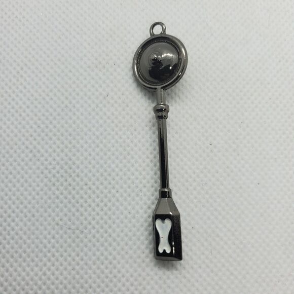 Fairy Tail Caelum Key Pendant - Picture 2 of 3